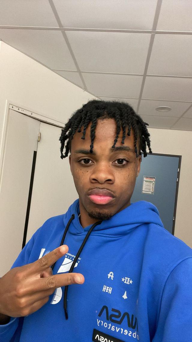 Profil de Lenzo, 20 ans, Cruising gay à Savigny