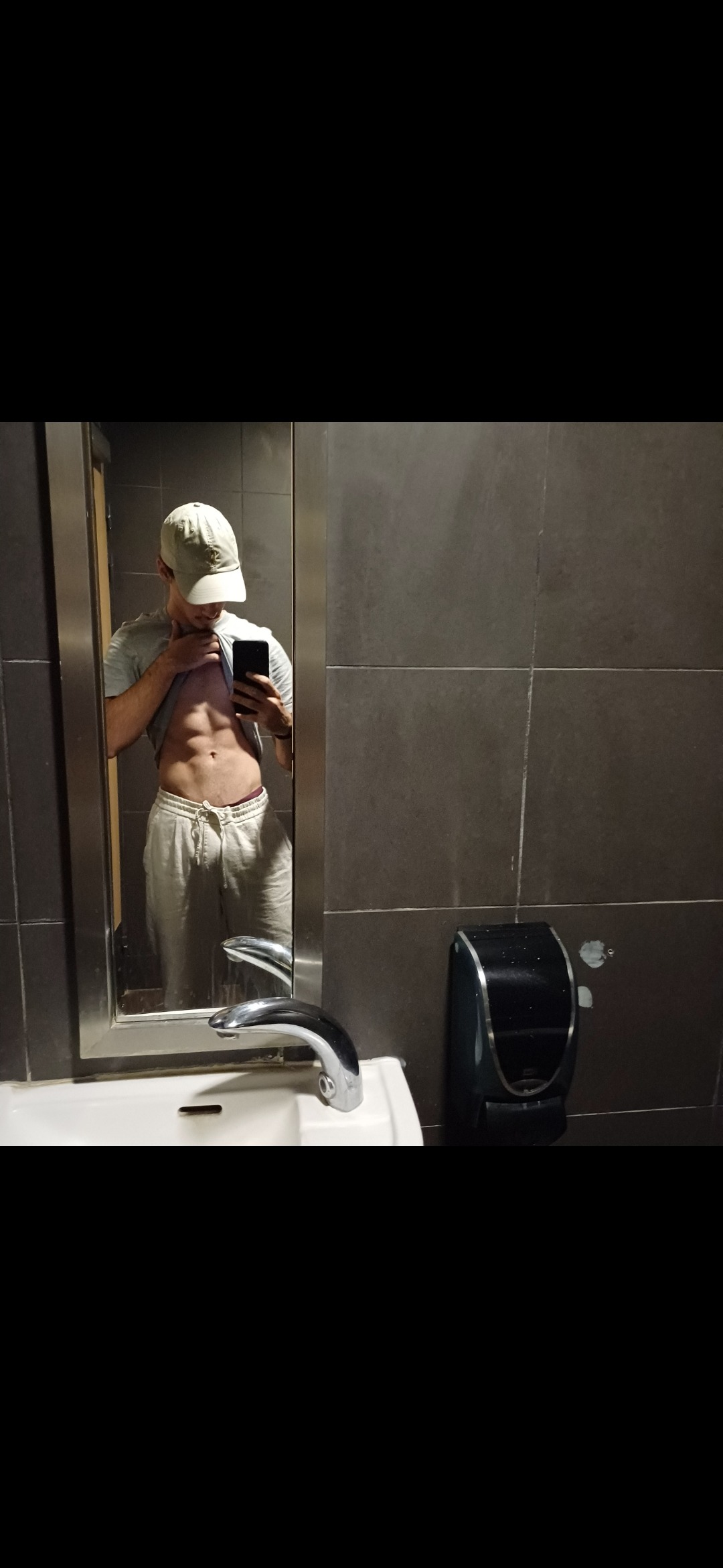 Profil de Tadéo, 21 ans, Cruising gay à Les Brenets