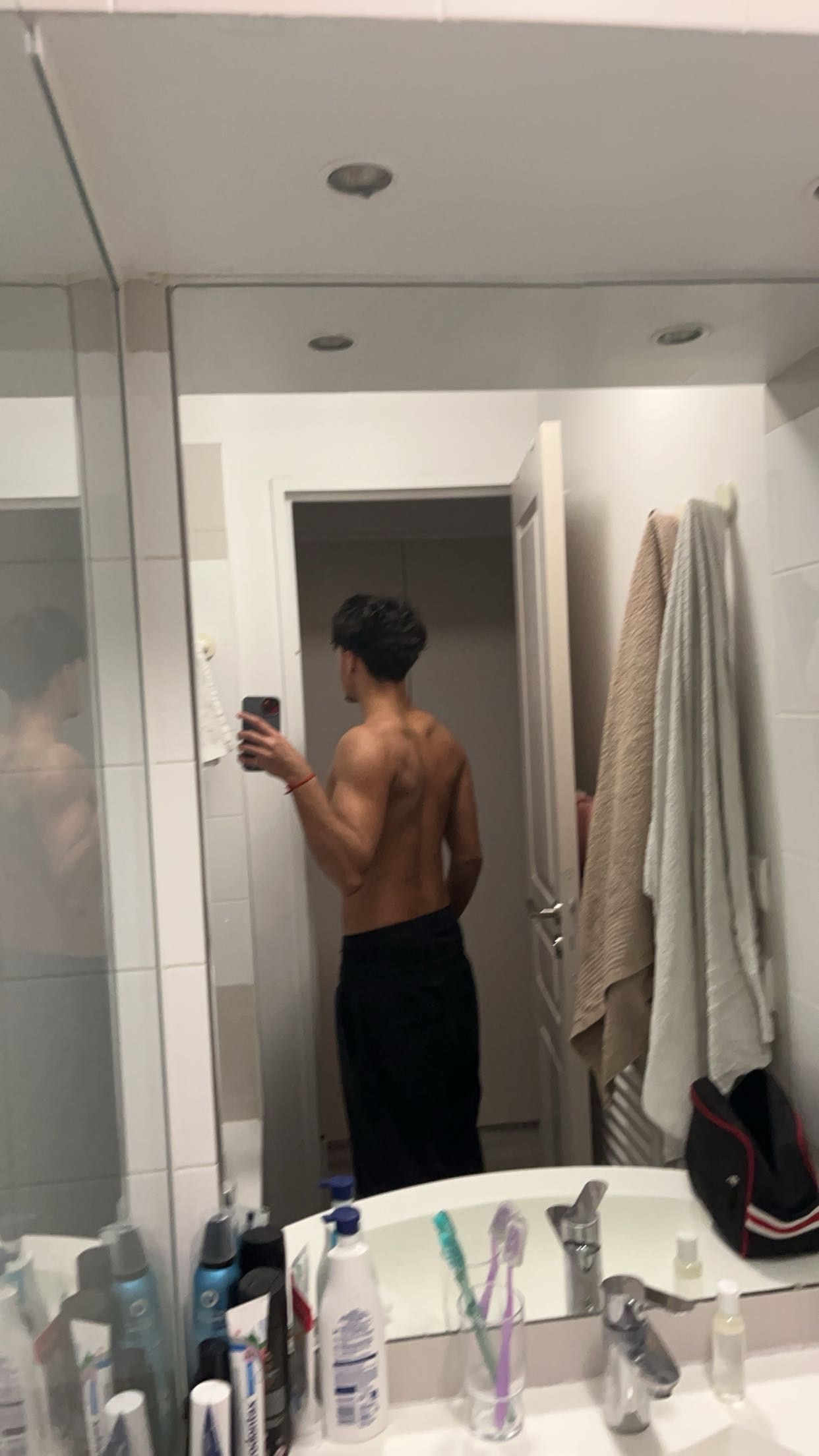 Profil de Mateja, 19 ans, Cruising gay à Vermes