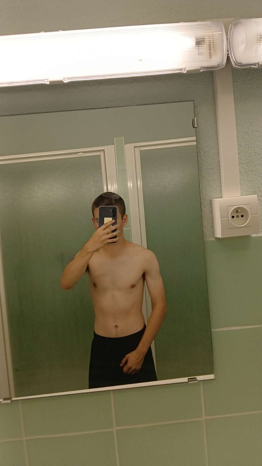 Profil de Egide, 18 ans, Cruising gay à Veytaux