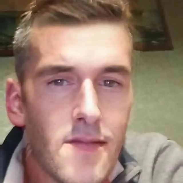 Profil de Adelino, 34 ans, Cruising gay à Fey