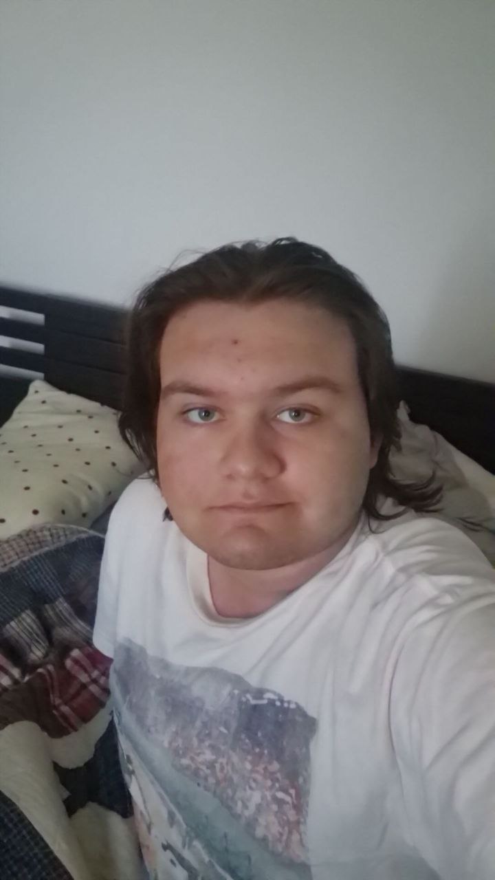 Profil de Ruslan, 19 ans, Cruising gay à Penthalaz