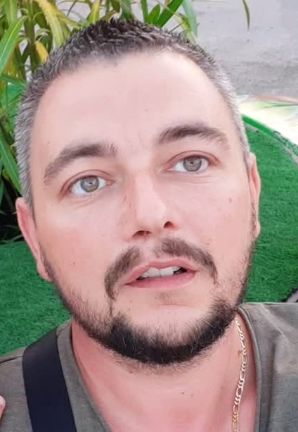 Profil de Pierre-richard, 40 ans, Cruising gay à Ballaigues