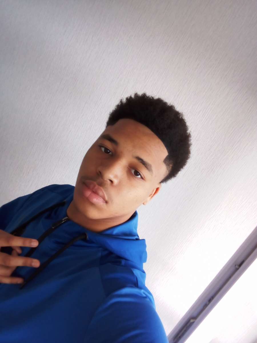 Profil de Aleksandre, 23 ans, Cruising gay à Cousset