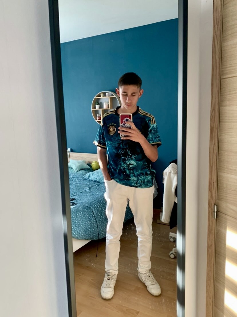 Profil de Franciszek, 18 ans, Cruising gay à Lully VD