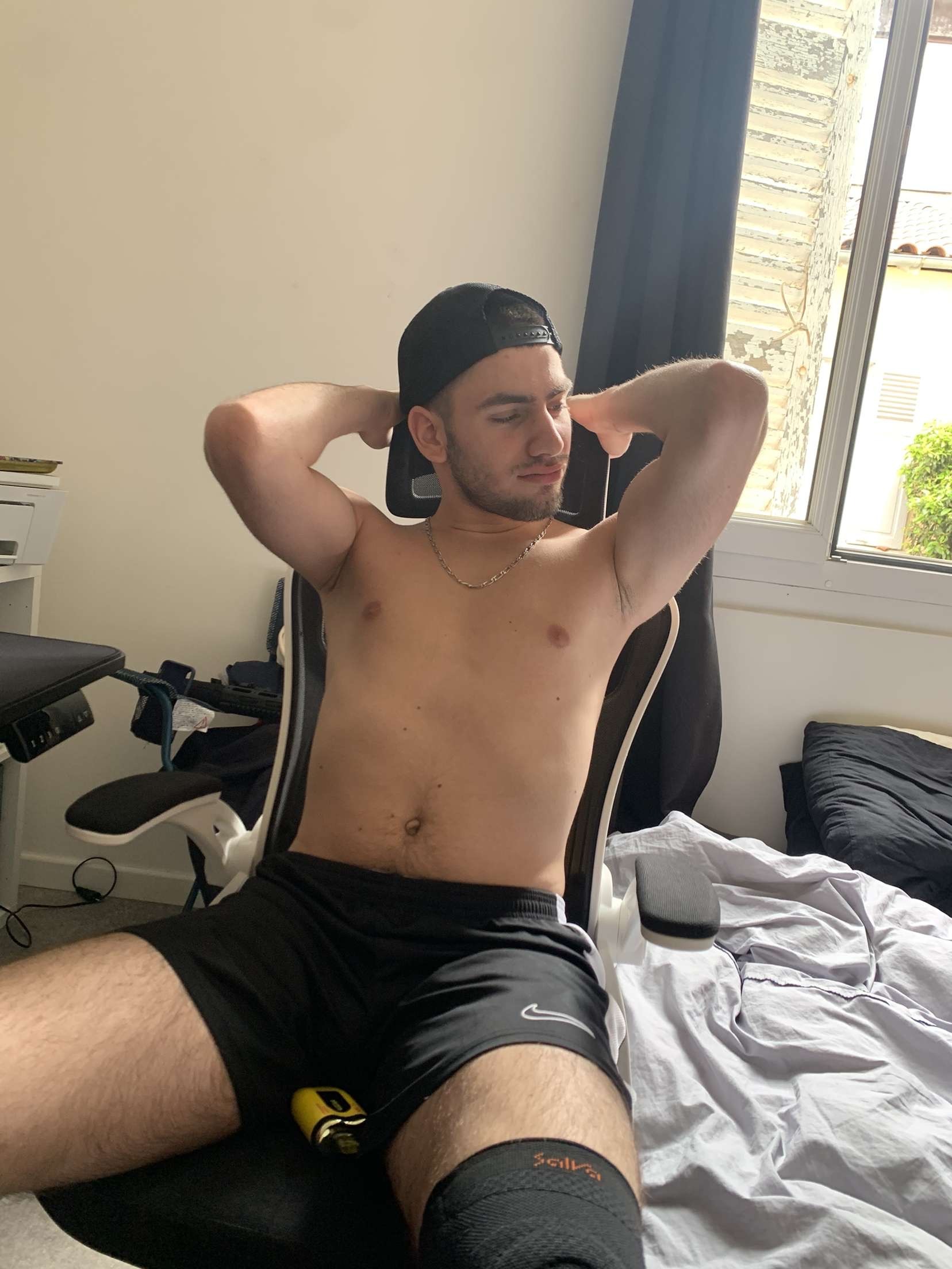 Profil de Durand, 18 ans, Cruising gay à Eclépens