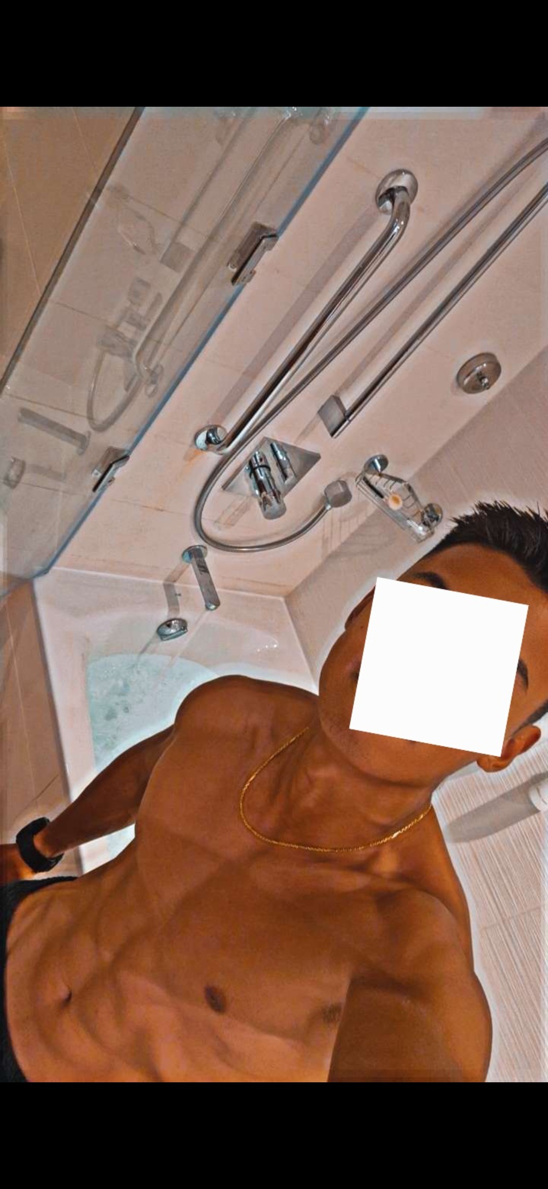 Profil de Cosma, 22 ans, Cruising gay à Perroy
