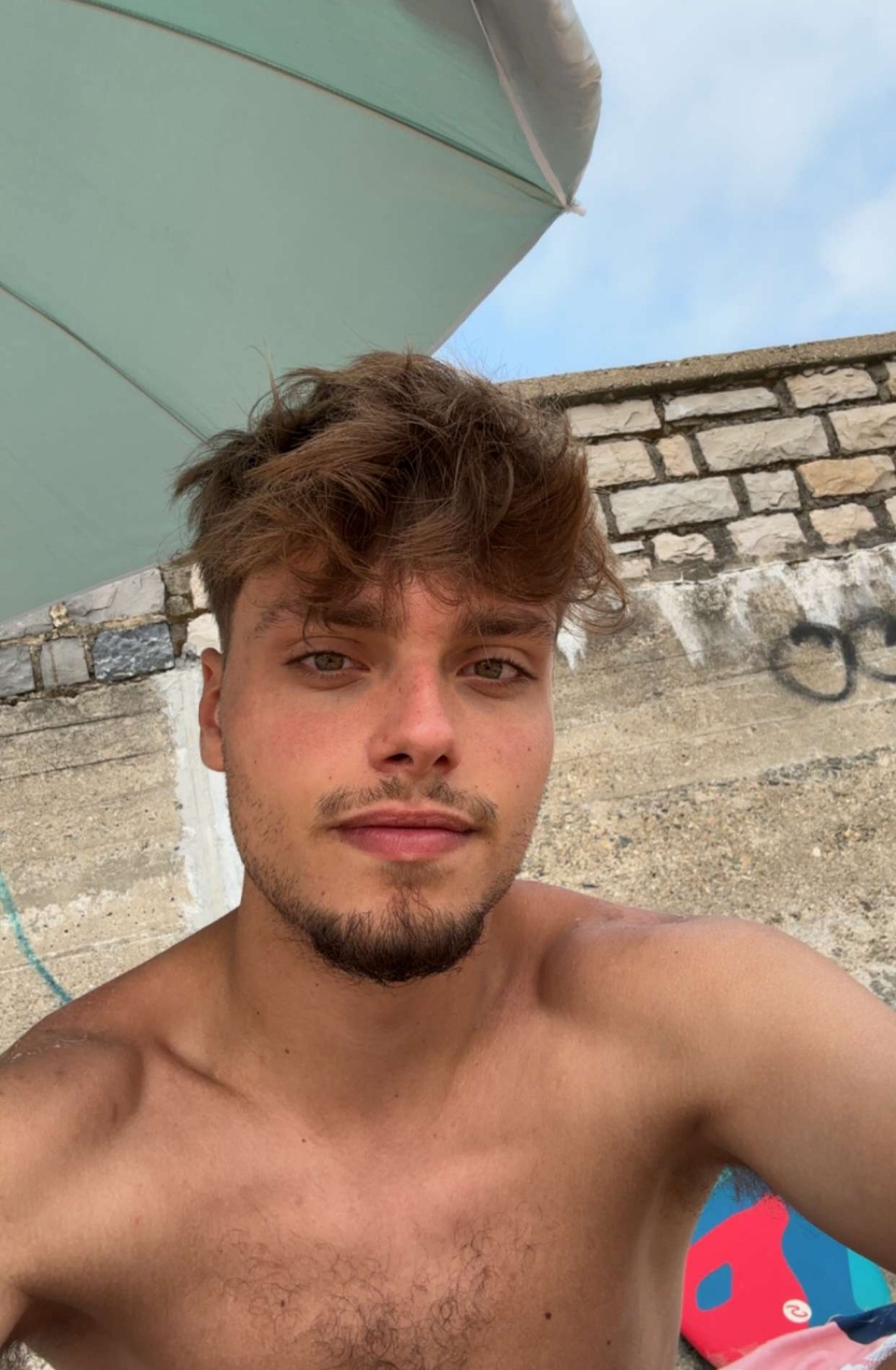 Profil de Eddine, 22 ans, Cruising gay à Ballaigues