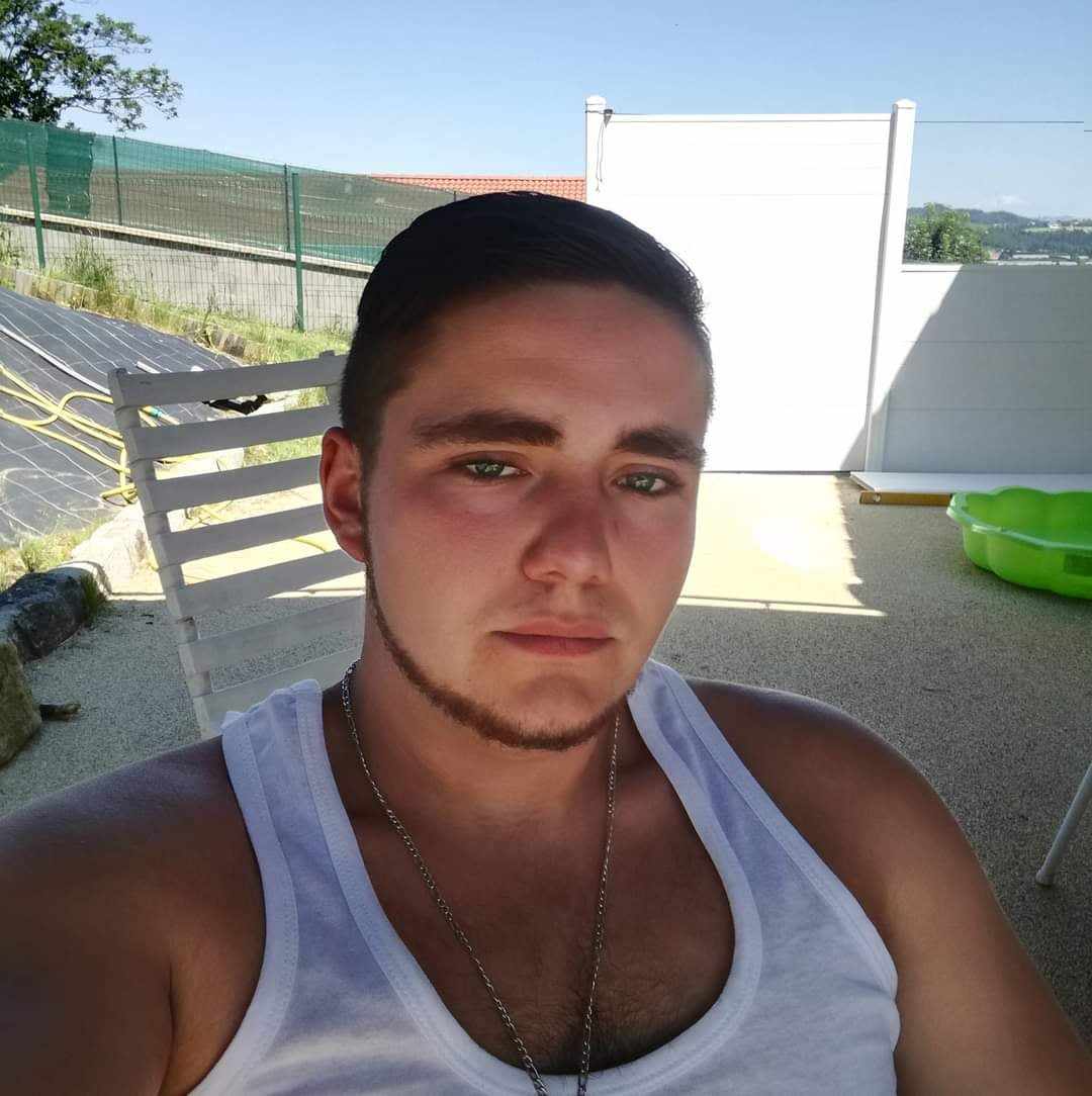 Profil de Rihad, 29 ans, Cruising gay à Ballaigues