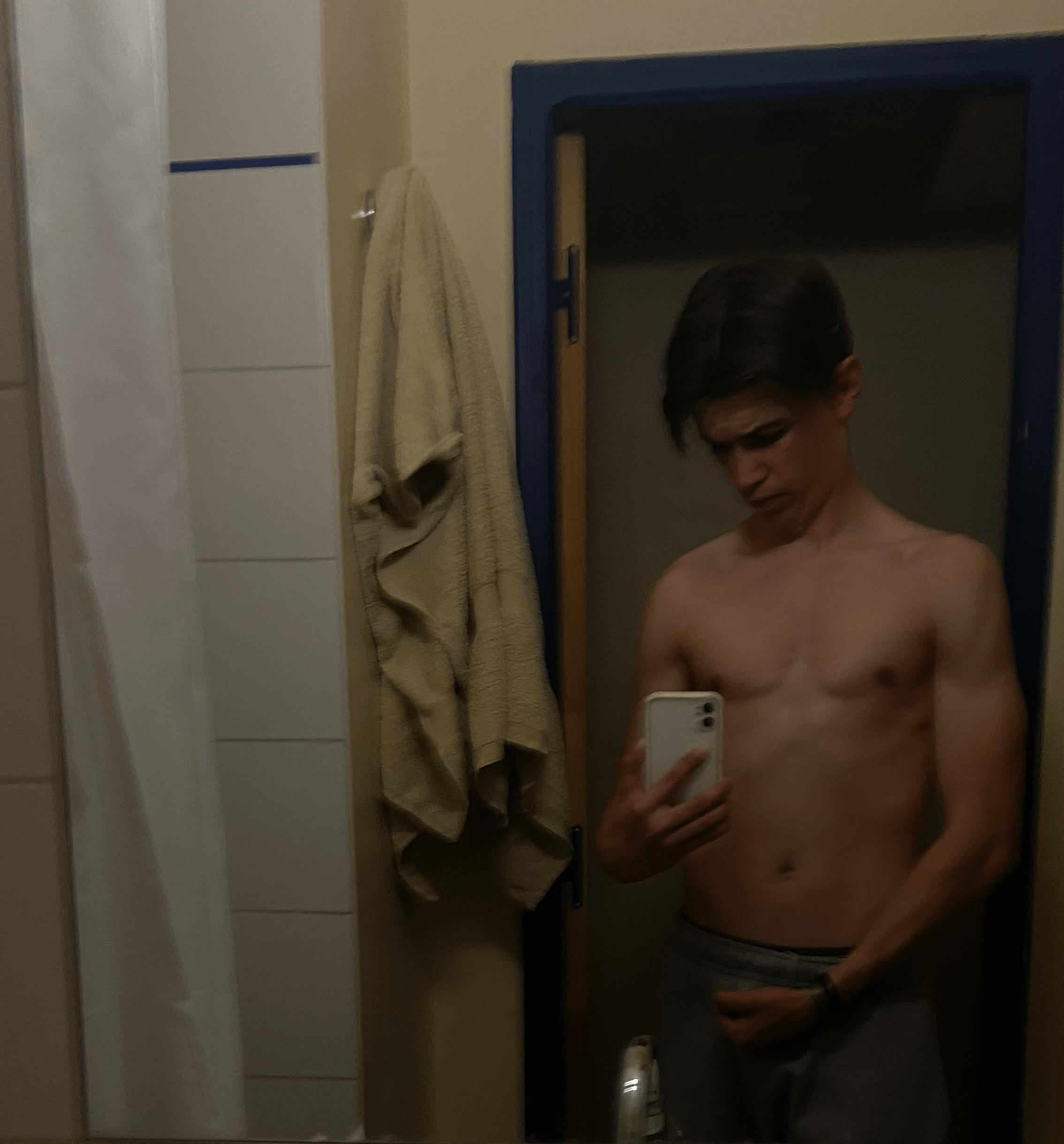 Profil de Hossein, 21 ans, Cruising gay à Ollon VD