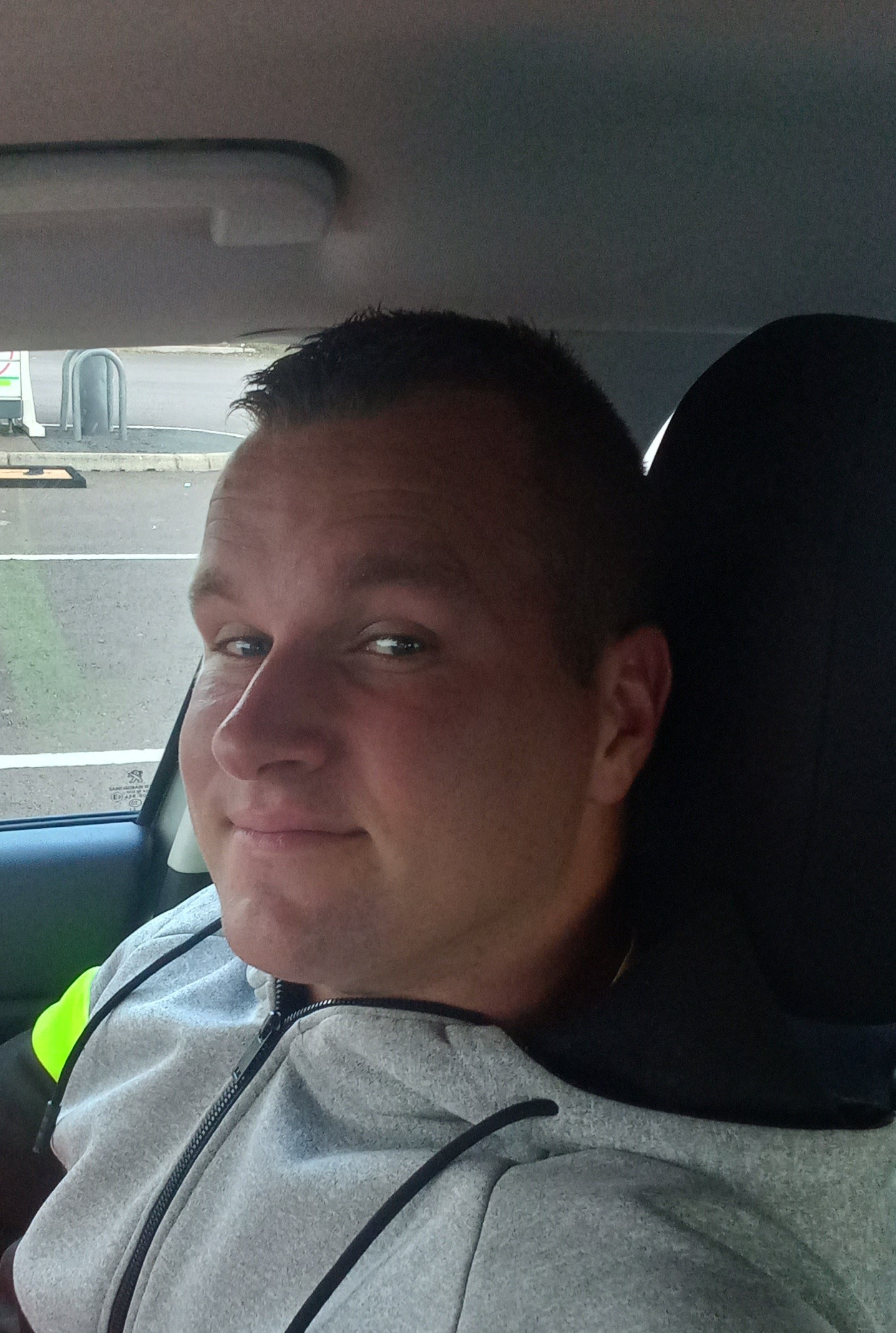 Profil de Ichem, 28 ans, Cruising gay à Cheseaux-sur-Lausanne