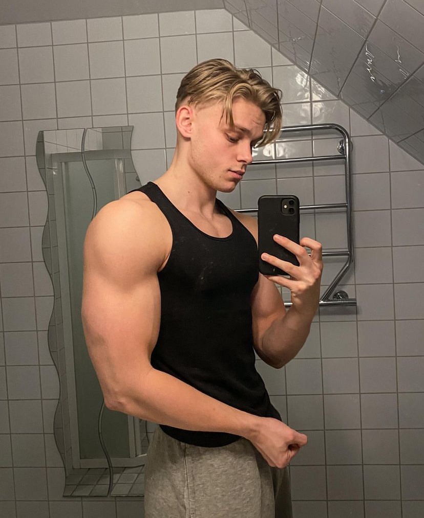 Profil de Fayel, 19 ans, Cruising gay à Yens