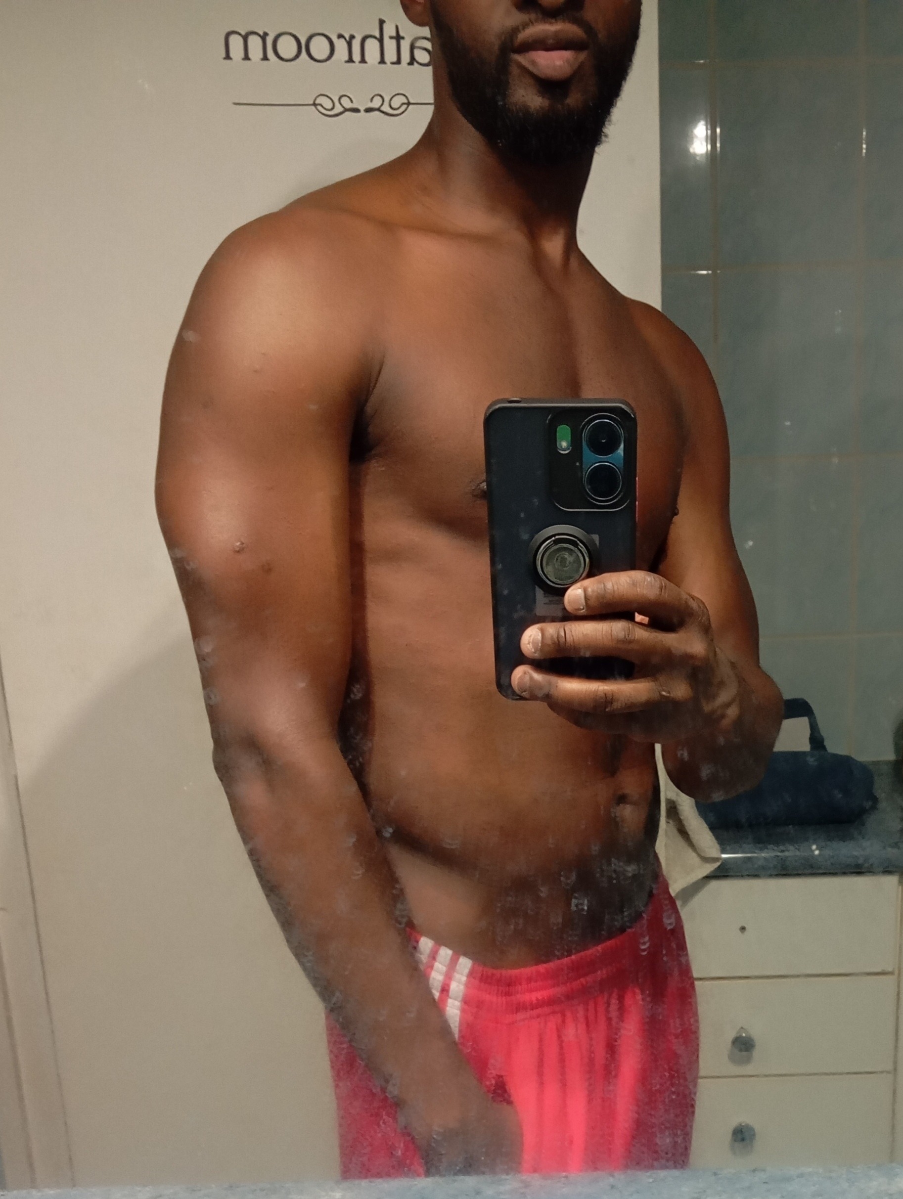 Profil de Job, 28 ans, Cruising gay à Grancy