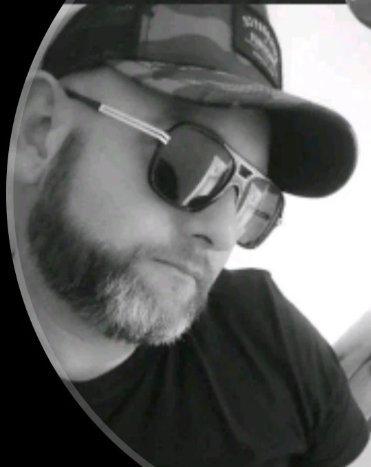 Profil de Zacari, 40 ans, Cruising gay à Denezy