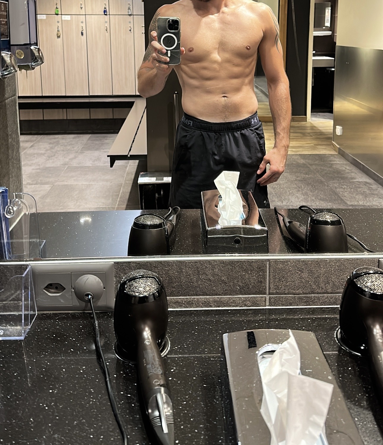 Profil de Arnold, 27 ans, Cruising gay à St-Aubin-Sauges