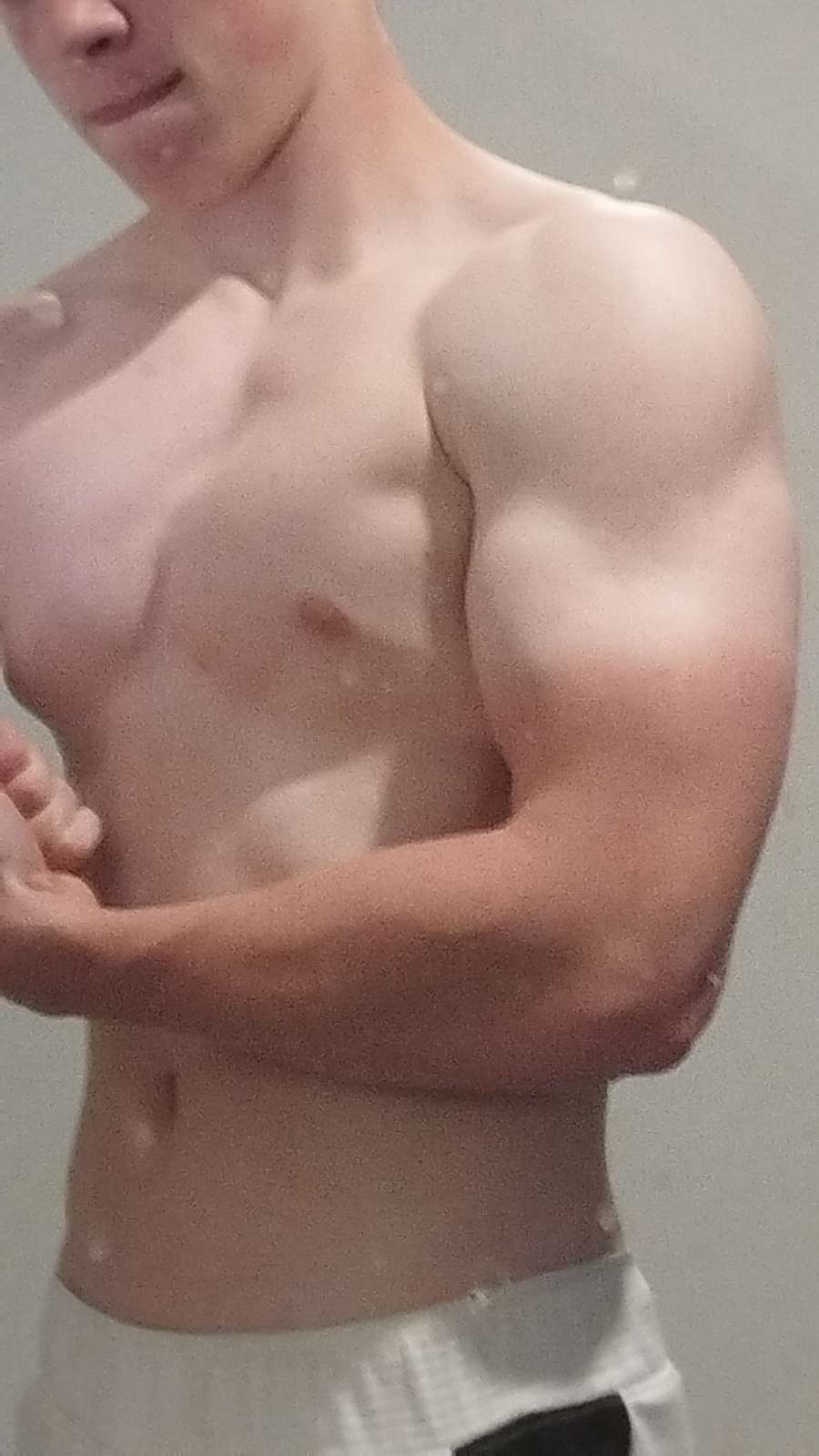 Profil de Naime, 19 ans, Cruising gay à Bevaix