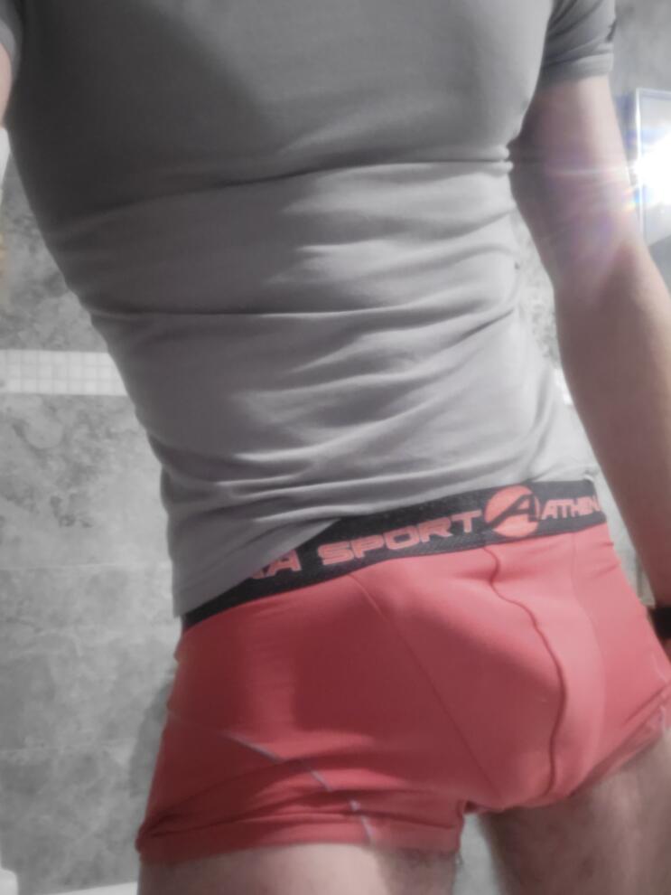 Profil de Carmelo, 40 ans, Cruising gay à Morcles