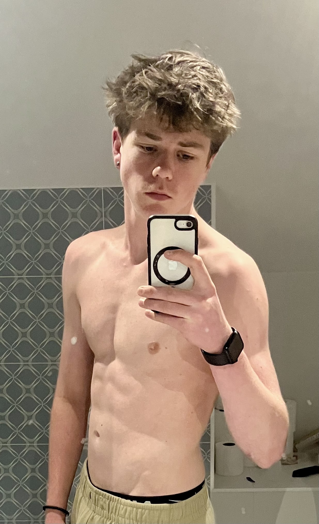 Profil de Adan, 19 ans, Cruising gay à Féchy