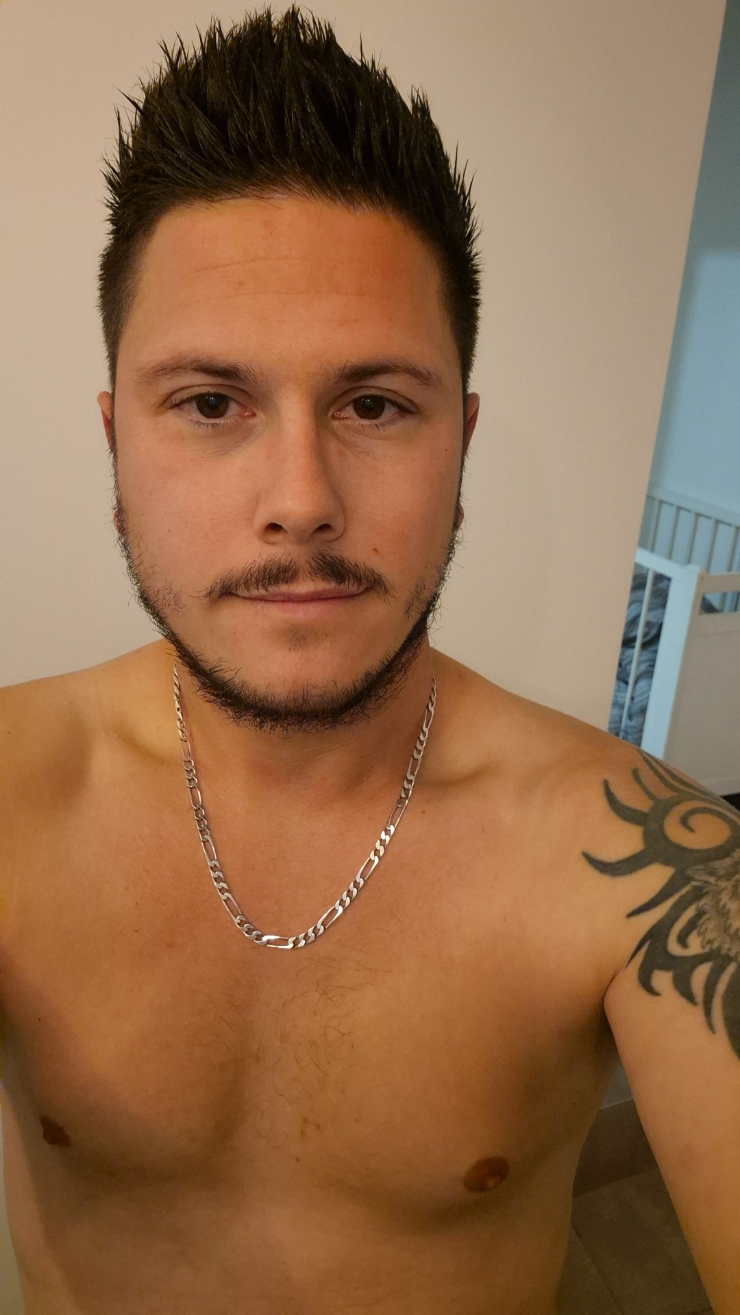 Profil de Nadjim, 33 ans, Cruising gay à Cuarnens