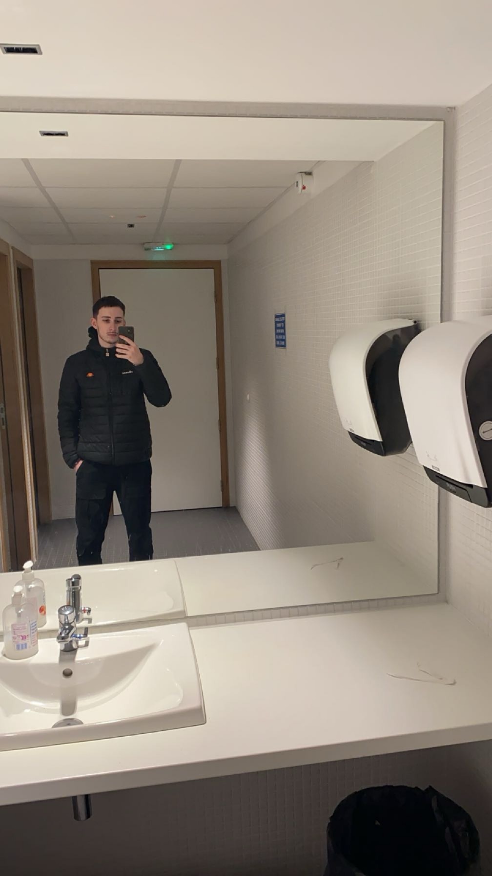Profil de Tadéo, 23 ans, Cruising gay à Avenches